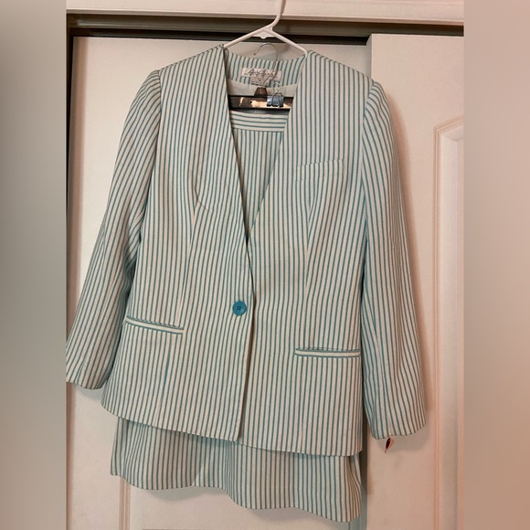 Business Suit, size 14 - Picture 1 of 5